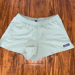 patagonia barely baggie shorts sage green (shown lighter on camera) never worn